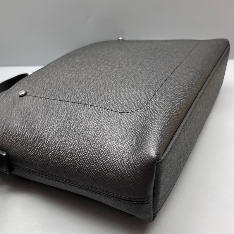 Louis Vuitton 路易威登 黑色休閒郵差包 尺寸32*26-9