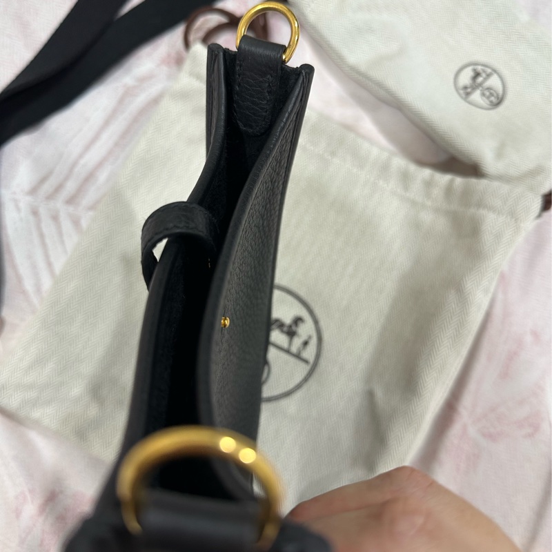 HERMES 愛馬仕mini Evelyne 16cm W刻 斜背包黑金-8