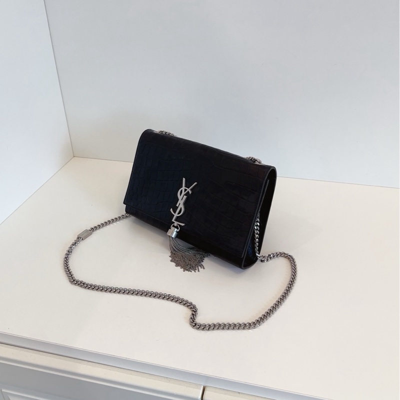 ✨YSL|Kate 黑銀流蘇鰐魚壓紋鏈條包|中號|閒置99新-4