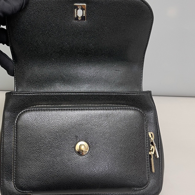 Chanel香奈儿 affinity黑金牛皮荔枝纹邮差包 尺寸22×16×8 附件卡 镭射30-9