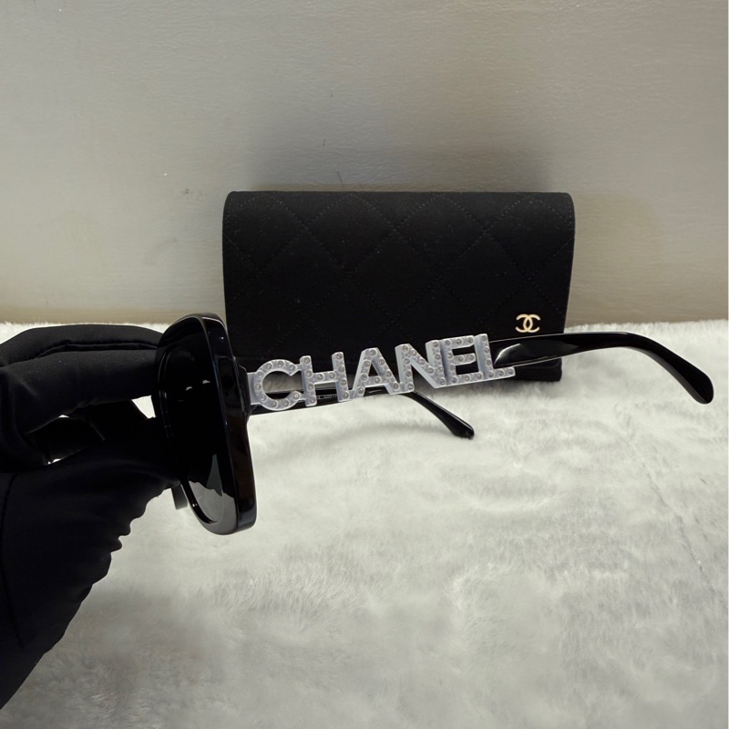 98新Chanel香奈兒CH5422B墨鏡 黑色方框,鏡腿白色CHANEL字母+水鑽,帶眼鏡盒-4