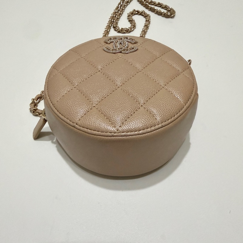 914intheair 『全新全配』Chanel22S季節限量水鑽米色奶茶色荔枝牛皮圓餅包-11