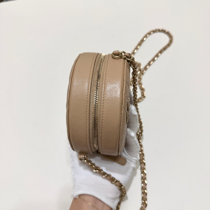 914intheair 『全新全配』Chanel22S季節限量水鑽米色奶茶色荔枝牛皮圓餅包-15
