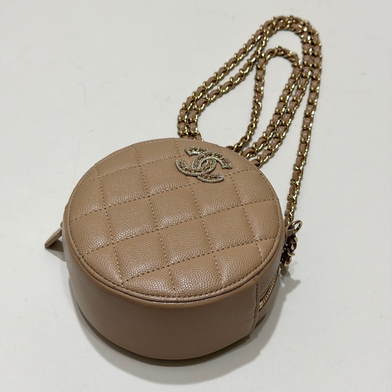914intheair 『全新全配』Chanel22S季節限量水鑽米色奶茶色荔枝牛皮圓餅包-17