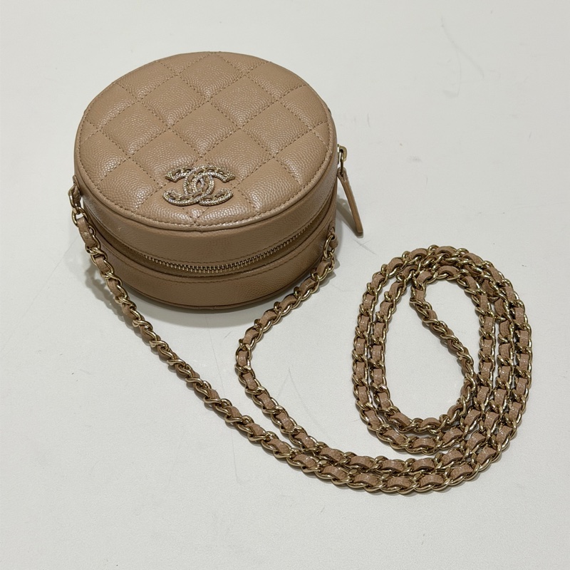 914intheair 『全新全配』Chanel22S季節限量水鑽米色奶茶色荔枝牛皮圓餅包-18