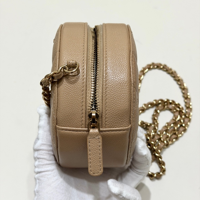 914intheair 『全新全配』Chanel22S季節限量水鑽米色奶茶色荔枝牛皮圓餅包-20