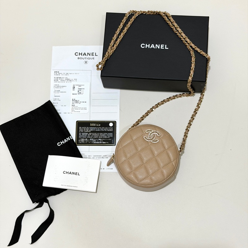 914intheair 『全新全配』Chanel22S季節限量水鑽米色奶茶色荔枝牛皮圓餅包-31