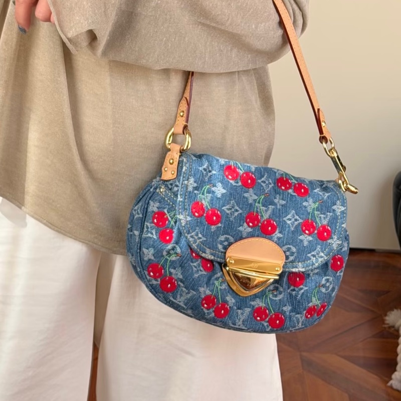 👜LV|村上隆聯名Sunset櫻桃牛仔元寶包|缺條肩帶|芯片款98新-0
