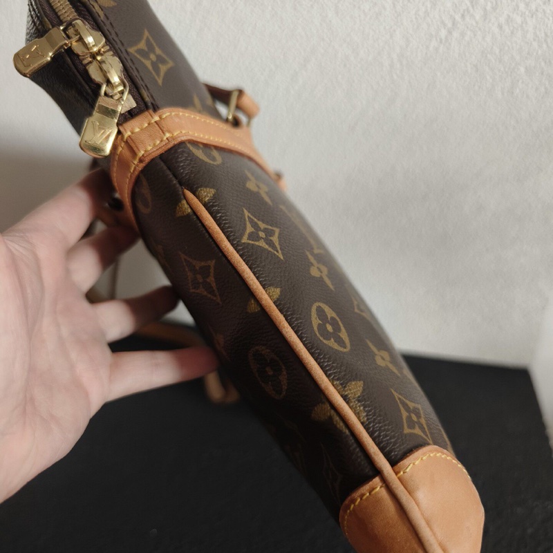 【半價入手🚨🤭文藝氣質派✨】LV老花Coussin枕頭包-8