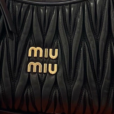 miumiu 繆繆 hobo 褶皺 腋下 手提斜挎包 中號 底長26。-2