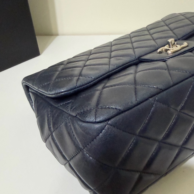 ✨Chanel Jumbo 深藍色銀扣 包型立體 內裡乾淨 💙-12