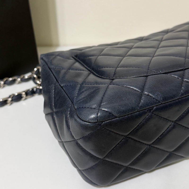 ✨Chanel Jumbo 深藍色銀扣 包型立體 內裡乾淨 💙-13