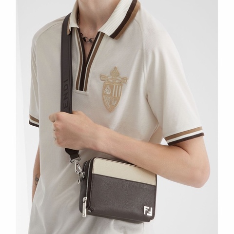 Fendi 男士 方形 FF 相機包均碼碼17.5cm*6.5cm*14cm