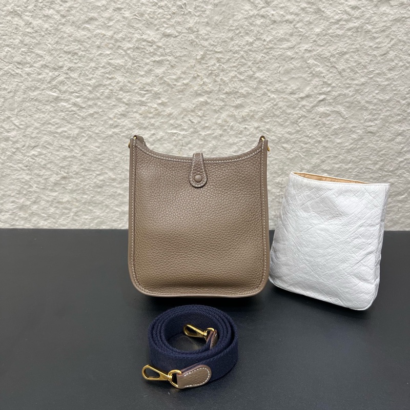 99新Hermes愛馬仕evelyne mini 伊芙琳大象灰金扣包-1