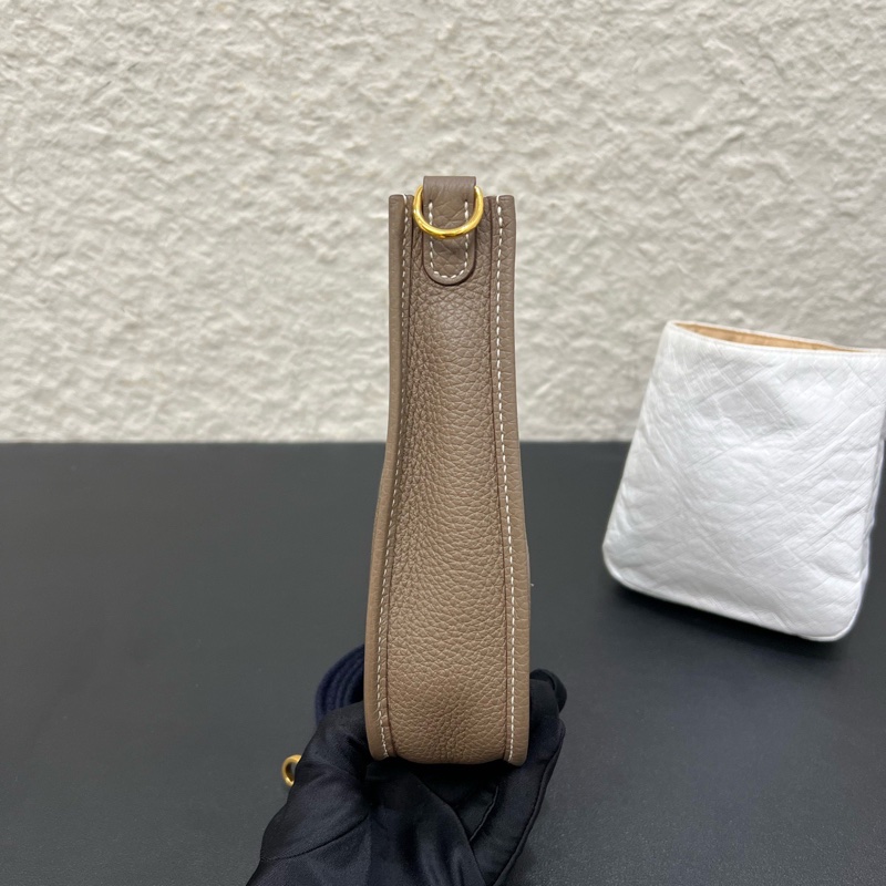 99新Hermes愛馬仕evelyne mini 伊芙琳大象灰金扣包-2