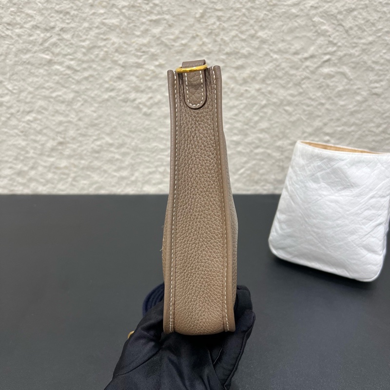 99新Hermes愛馬仕evelyne mini 伊芙琳大象灰金扣包-3
