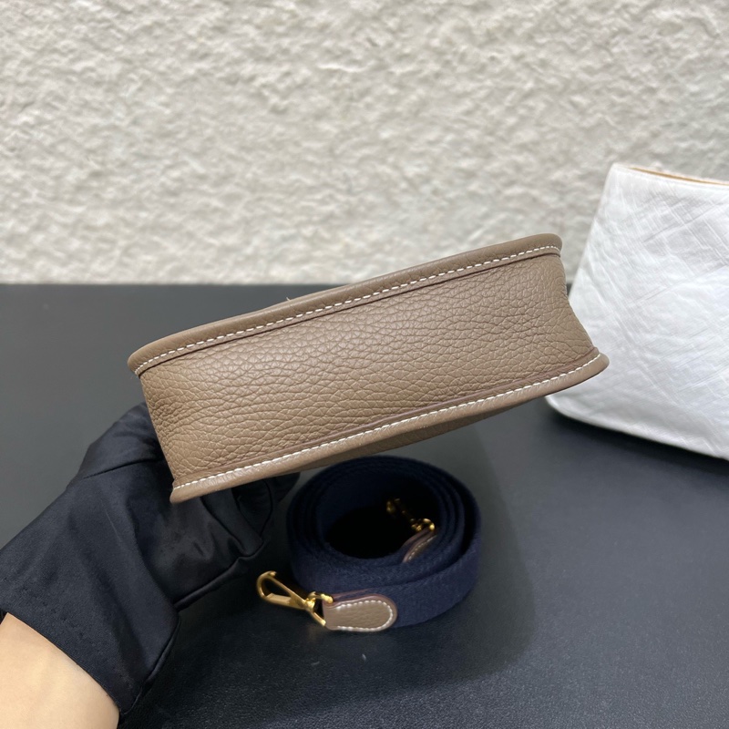 99新Hermes愛馬仕evelyne mini 伊芙琳大象灰金扣包-4