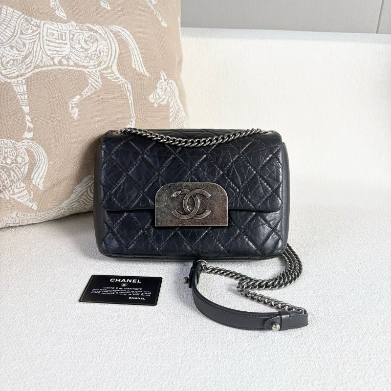 Chanel 孟買系列郵差包 黑銀油蠟皮23*16*6 98新配件塵袋-0