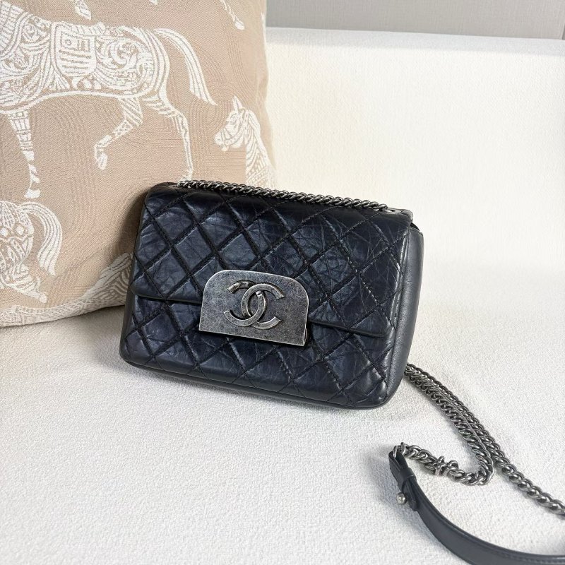 Chanel 孟買系列郵差包 黑銀油蠟皮23*16*6 98新配件塵袋-1