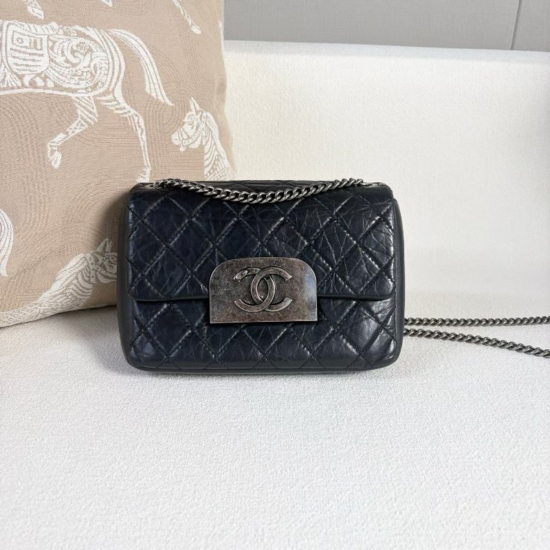 Chanel 孟買系列郵差包 黑銀油蠟皮23*16*6 98新配件塵袋-4