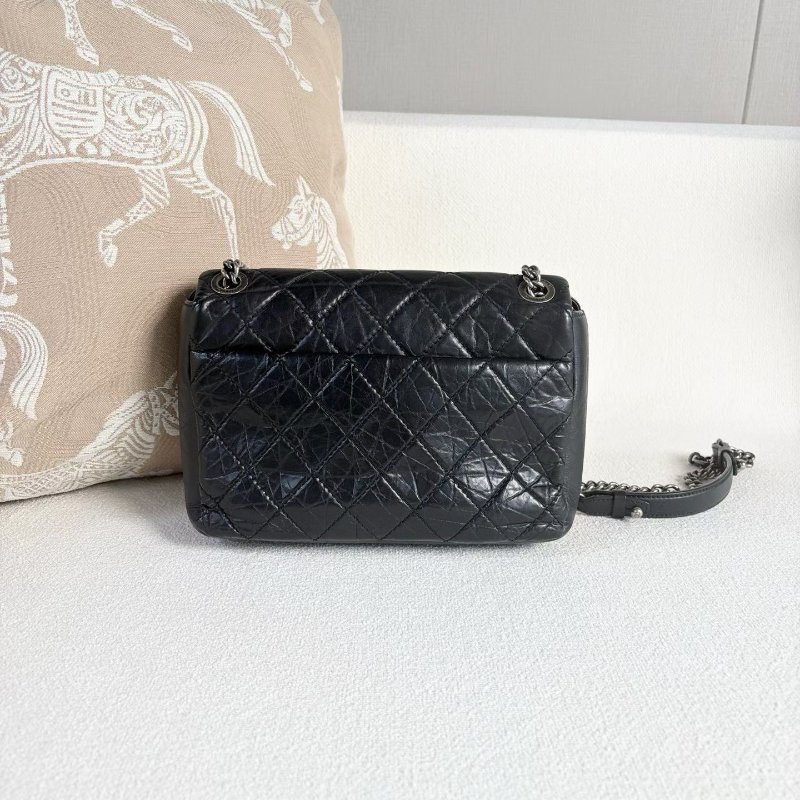 Chanel 孟買系列郵差包 黑銀油蠟皮23*16*6 98新配件塵袋-5