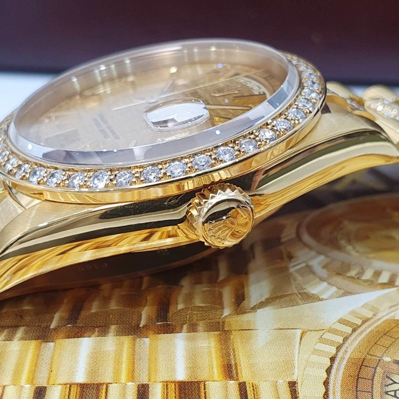 【大眾名錶】ROLEX勞力士18238 Day-Date 蠔式18K 精鑲鑽圈 精鑲鑽帶 金布紋T柱面 大眾名錶G305-5