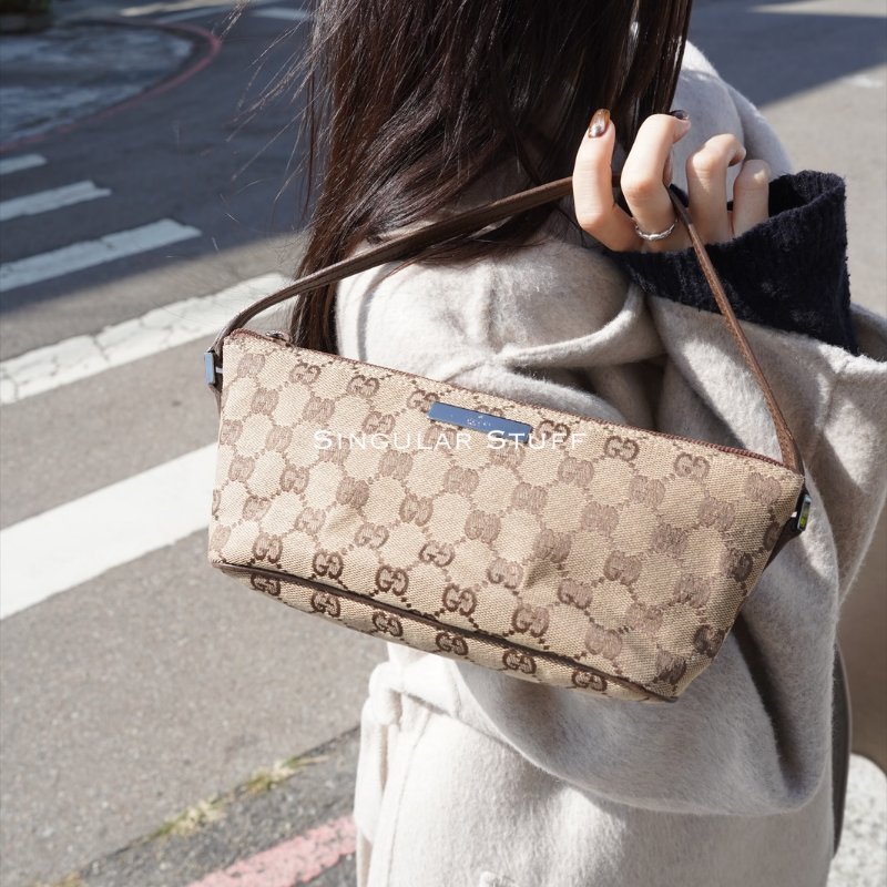 Gucci GG Monogram棕色皮革船型手拿包-0