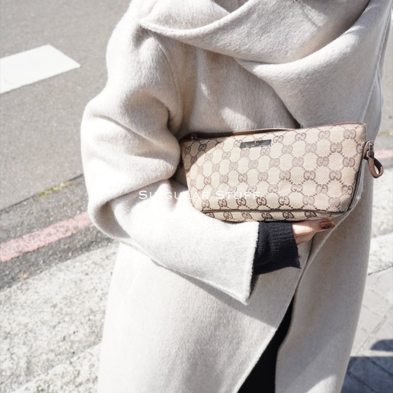 Gucci GG Monogram棕色皮革船型手拿包-1