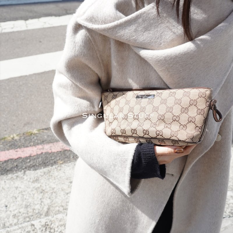 Gucci GG Monogram棕色皮革船型手拿包-2