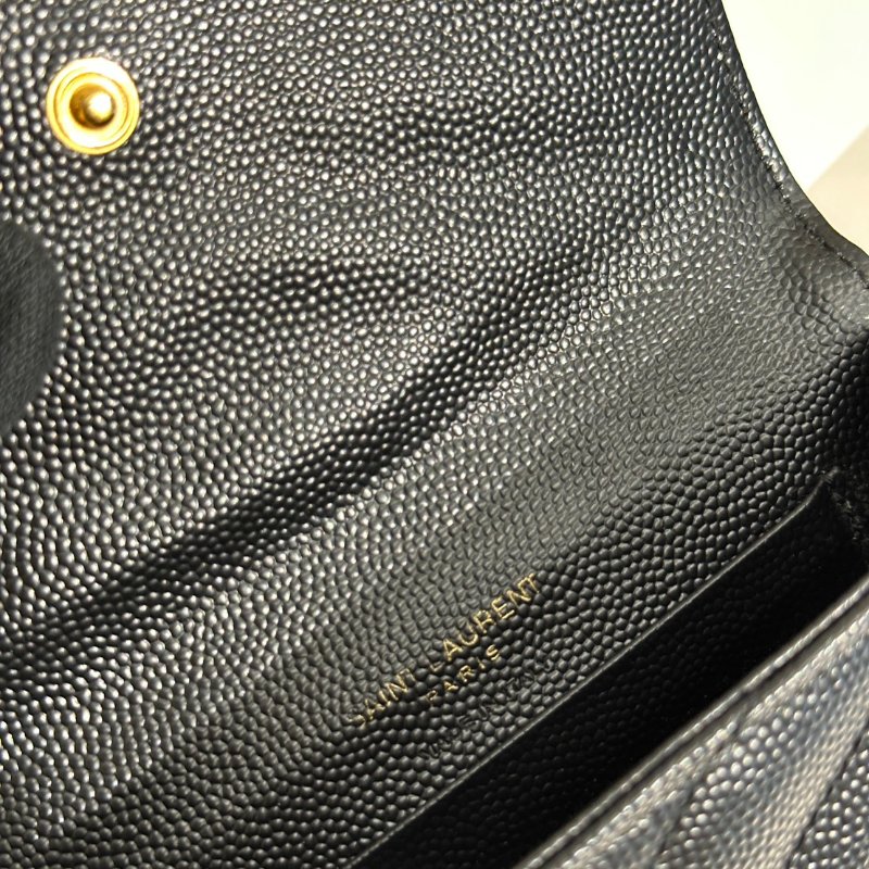 YSL 經典V紋粒面牛皮信封卡包 - 黑金-6
