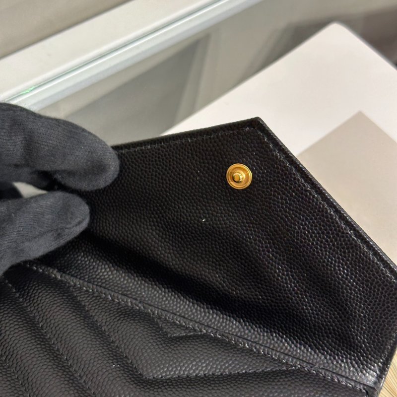 YSL 經典V紋粒面牛皮信封卡包 - 黑金-7