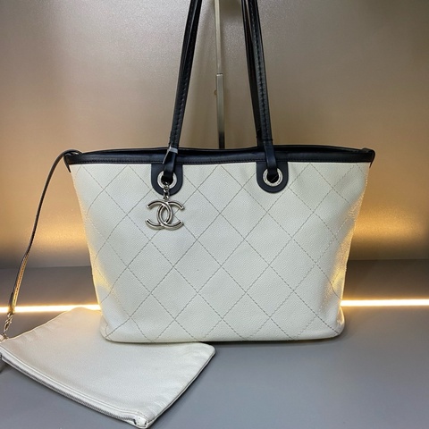 Chanel 香奈兒黑白菱格紋荔枝牛托特包 尺寸32*25*13 鐳射19開