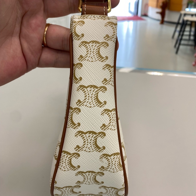 Celine 賽琳 AVA Triomphe凱旋門白色拼老花塗層帆布月亮包腋下包-3