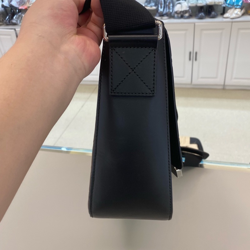 Gucci 古馳 黑色全皮老花壓紋單肩斜挎郵差包-3