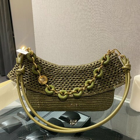 LOEWE x Paula's Ibiza 限量系列 Ola 中款酒椰纖維波浪鏈條包（限定酪梨綠）