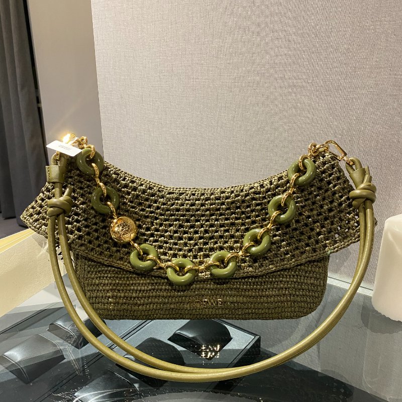 LOEWE x Paula's Ibiza 限量系列 Ola 中款酒椰纖維波浪鏈條包（限定酪梨綠）-8