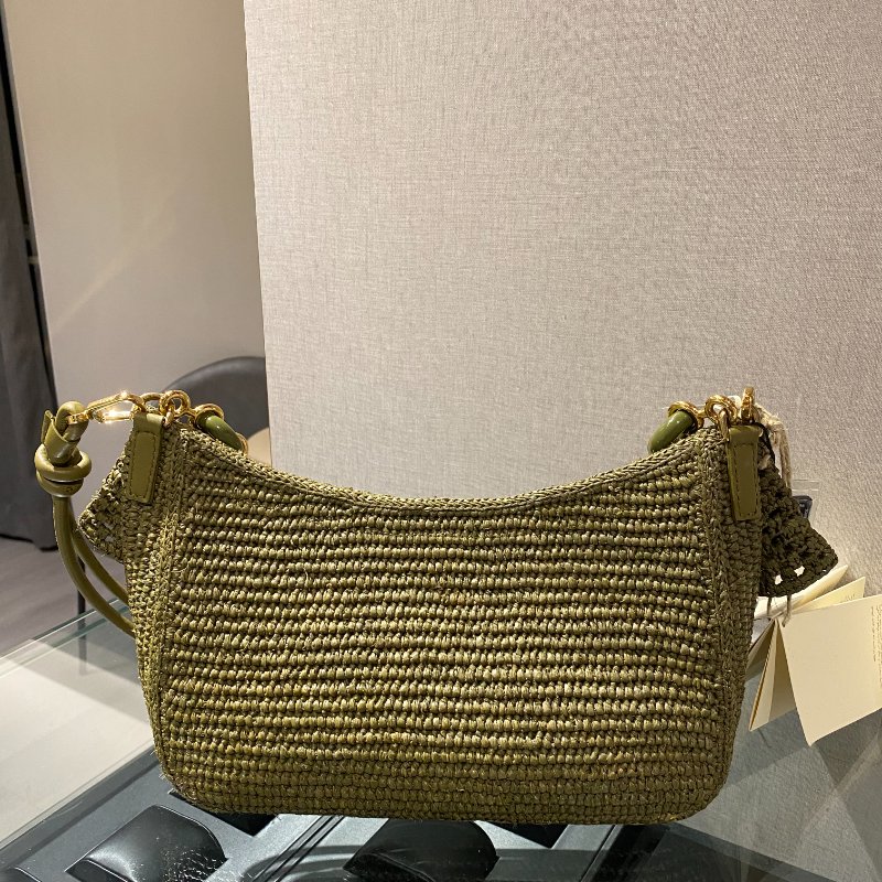 LOEWE x Paula's Ibiza 限量系列 Ola 中款酒椰纖維波浪鏈條包（限定酪梨綠）-9