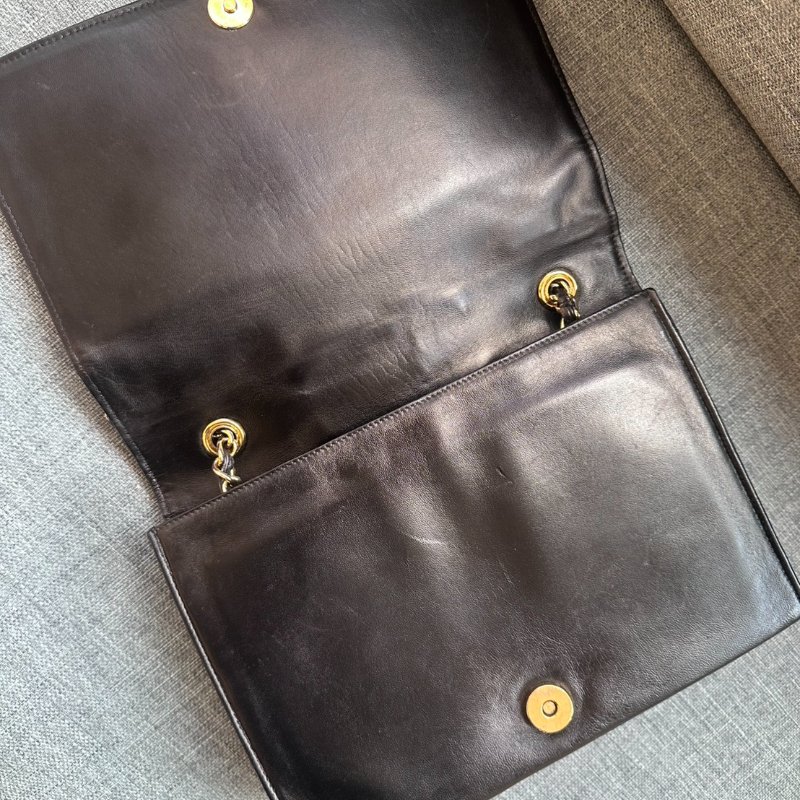 CHANEL Vintage 黑羊皮金扣鍊包-6