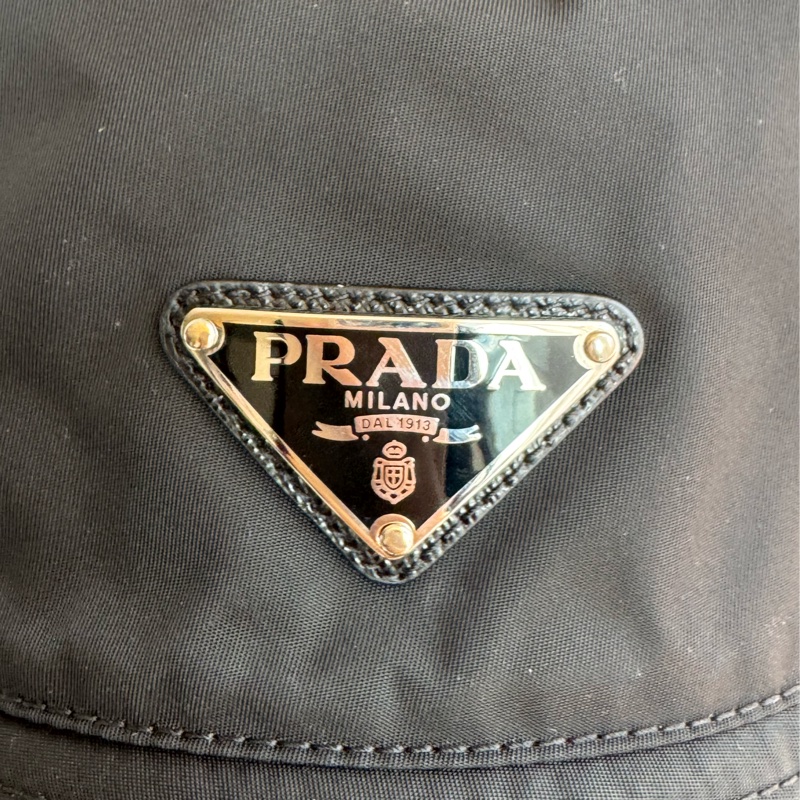prada黑色尼龍三角鐵牌漁夫帽🎀-5
