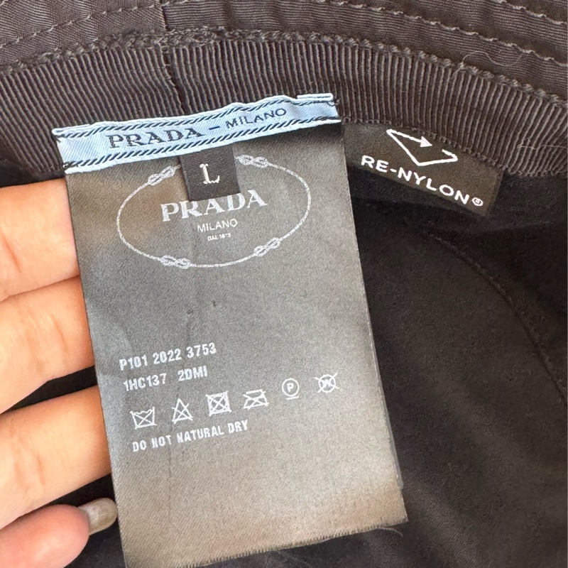 prada黑色尼龍三角鐵牌漁夫帽🎀-12