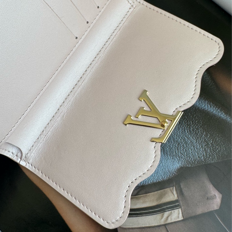 LV M83686粉色煥彩皮革三折釦式中夾🎀-11