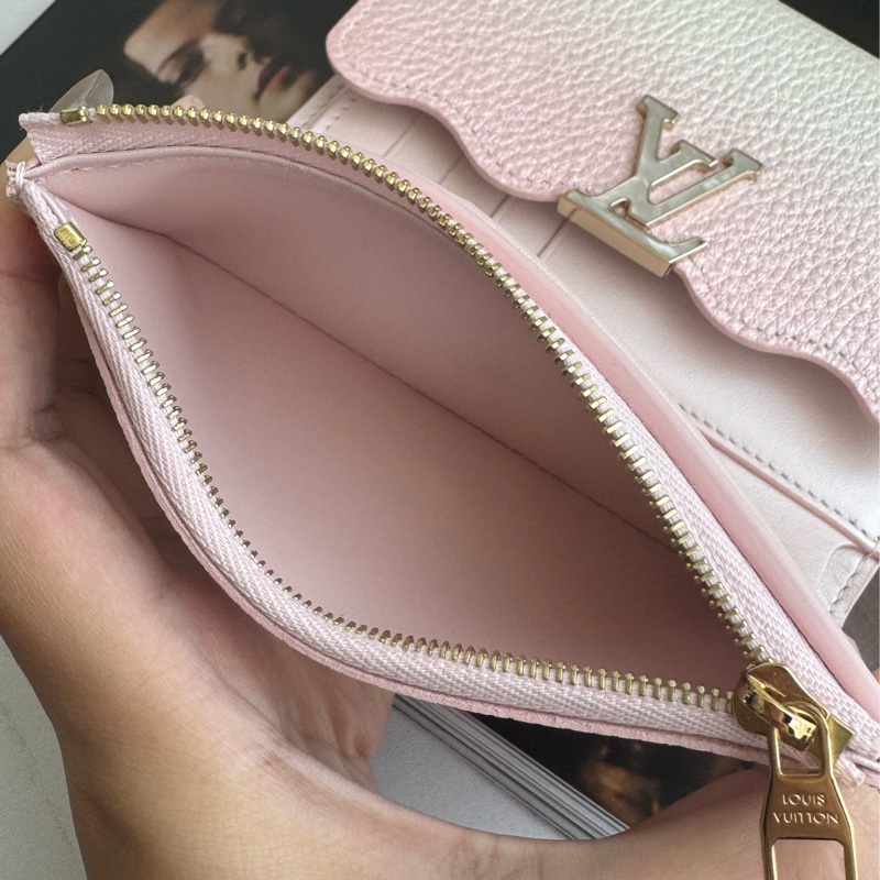 LV M83686粉色煥彩皮革三折釦式中夾🎀-21