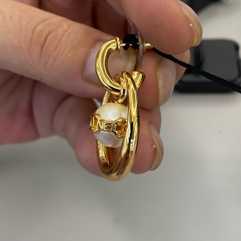 香奈兒CHANEL 23k經典雙C字母 復古金屬繞珍珠耳環-3