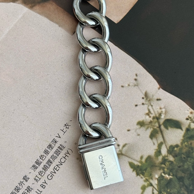 Chanel銀色首映錶L號-2