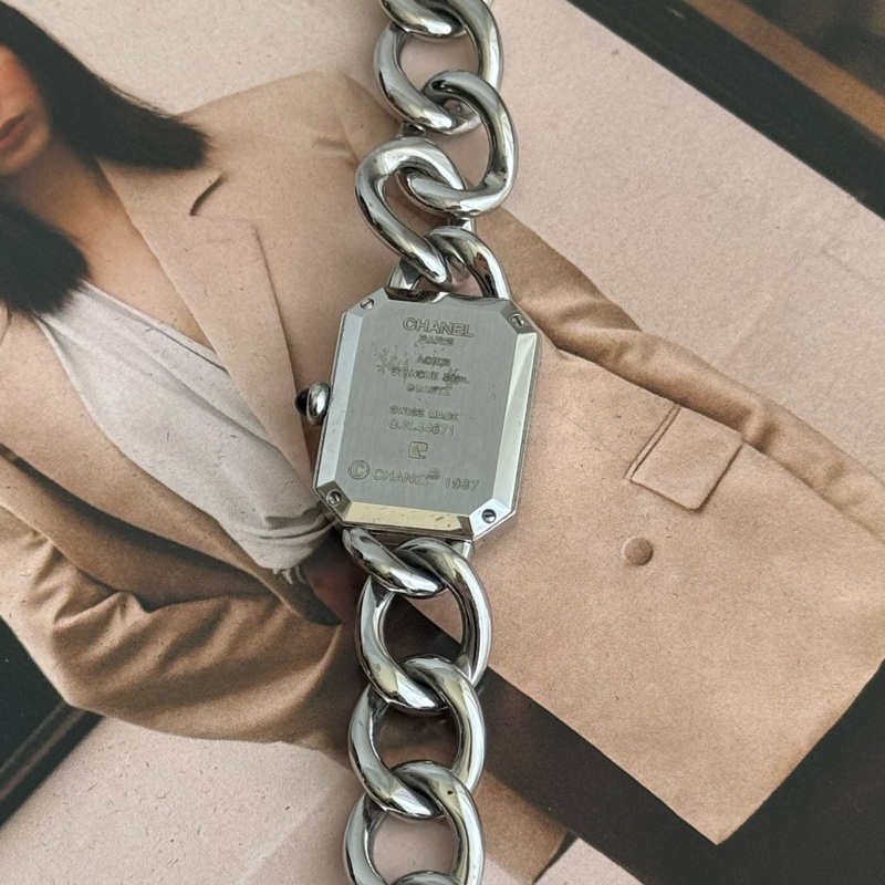 Chanel銀色首映錶L號-4