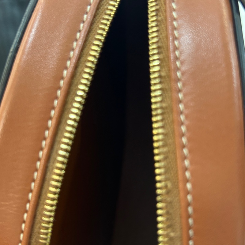 Celine cuir triomphe 焦糖色 月餅包 附防塵袋-4