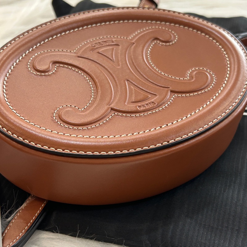 Celine cuir triomphe 焦糖色 月餅包 附防塵袋-6