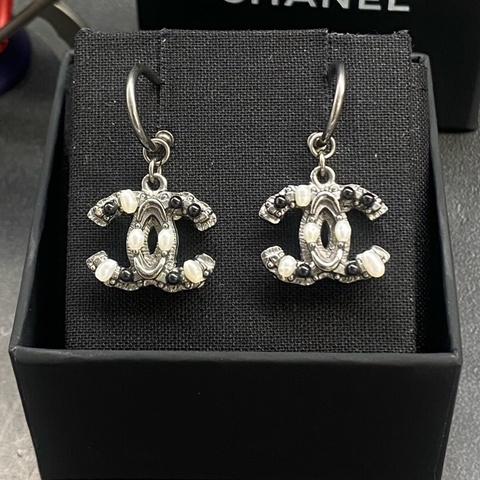 99新Chanel/香奈兒 雙面珍珠雕花雙C耳環 槍色 高