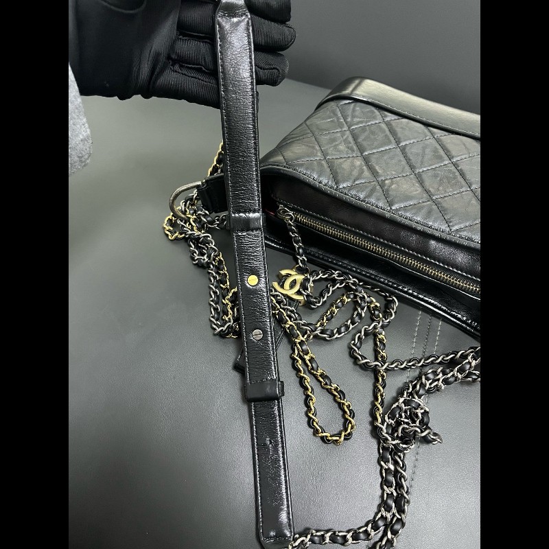 Chanel Gabrielle small
黑色流浪包-15