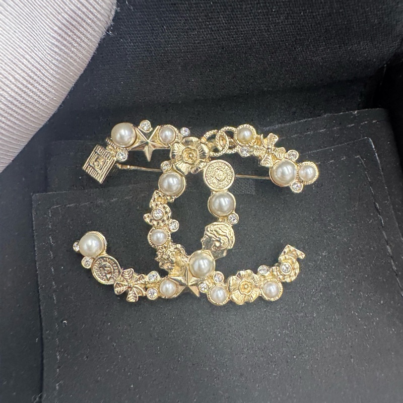 CHANEL 雙C星星山茶花香水珍珠LOGO胸針合金22V胸針-4